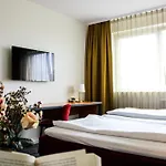 Good Morning + East برلين