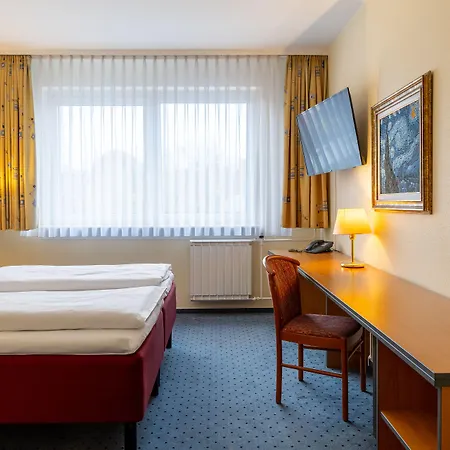 Good Morning + East Hotel Berlino