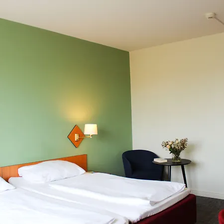 Good Morning + East Berlino