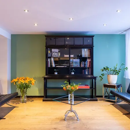 Отель Good Morning + East 3*