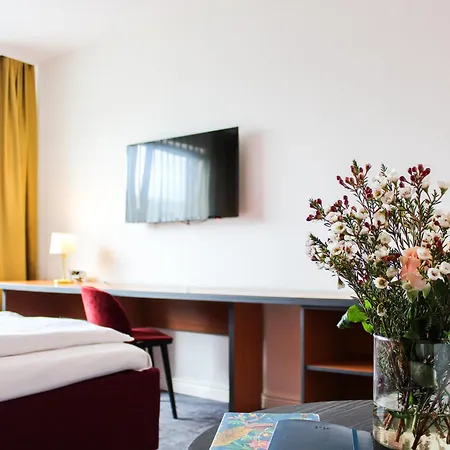 Otel Good Morning + East Berlin